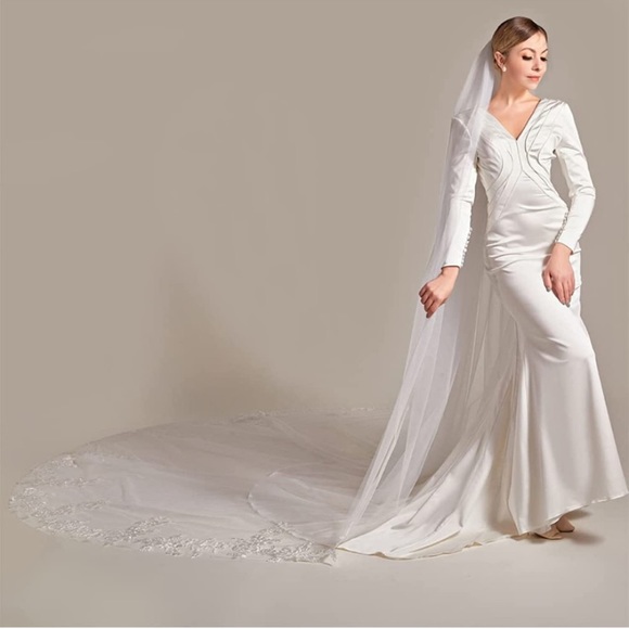 Floral trimmed lace cathedral wedding bridal veil ivory color wide romantic - Picture 4 of 8